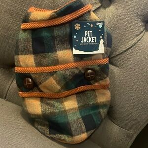 NWT plaid pet jacket with decorative buttons and Velcro fastenings